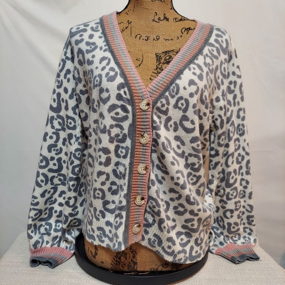 Andree By Unit Button Down Cardigan Womens Medium Gray Cheetah Leopard Print - Picture 1 of 9